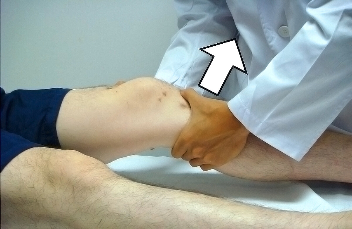Тест на травмы первый. Лахман. Перкуссионный тест коленного сустава. Симптом Лахмана в коленном суставе.