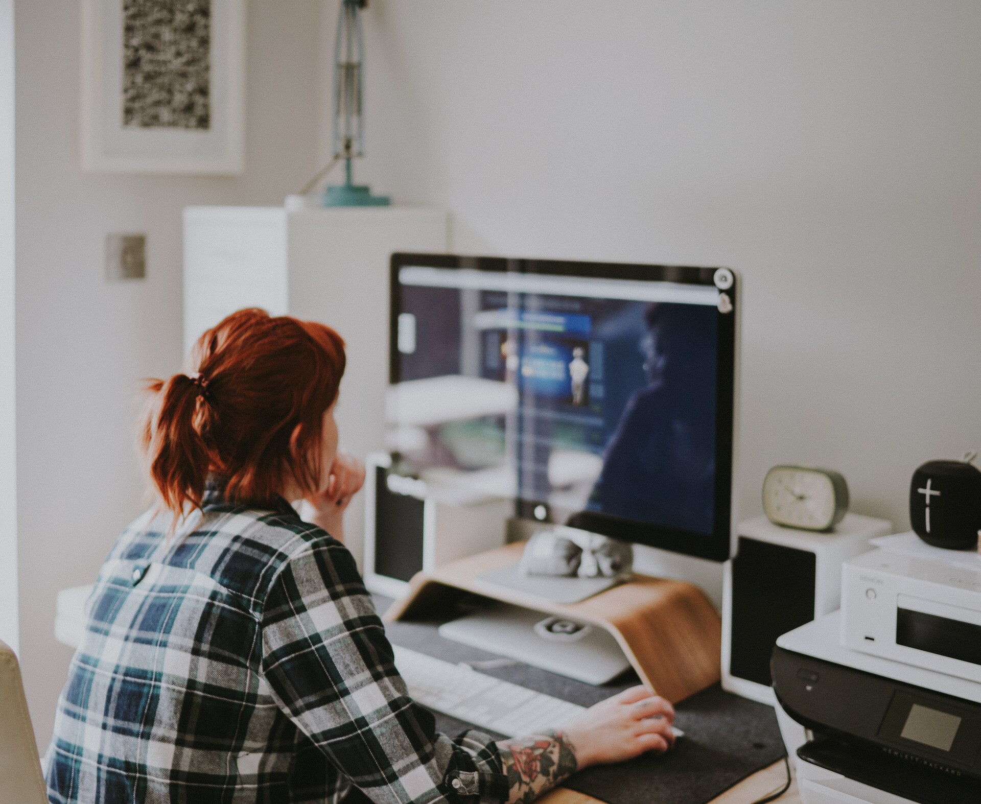 Ergonomics Expert Explains How to Set Up Your Desk